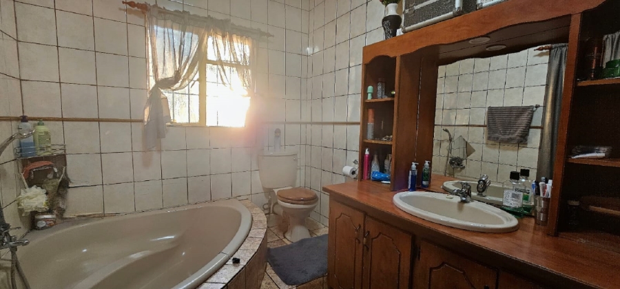 6 Bedroom Property for Sale in Wilgehof Free State